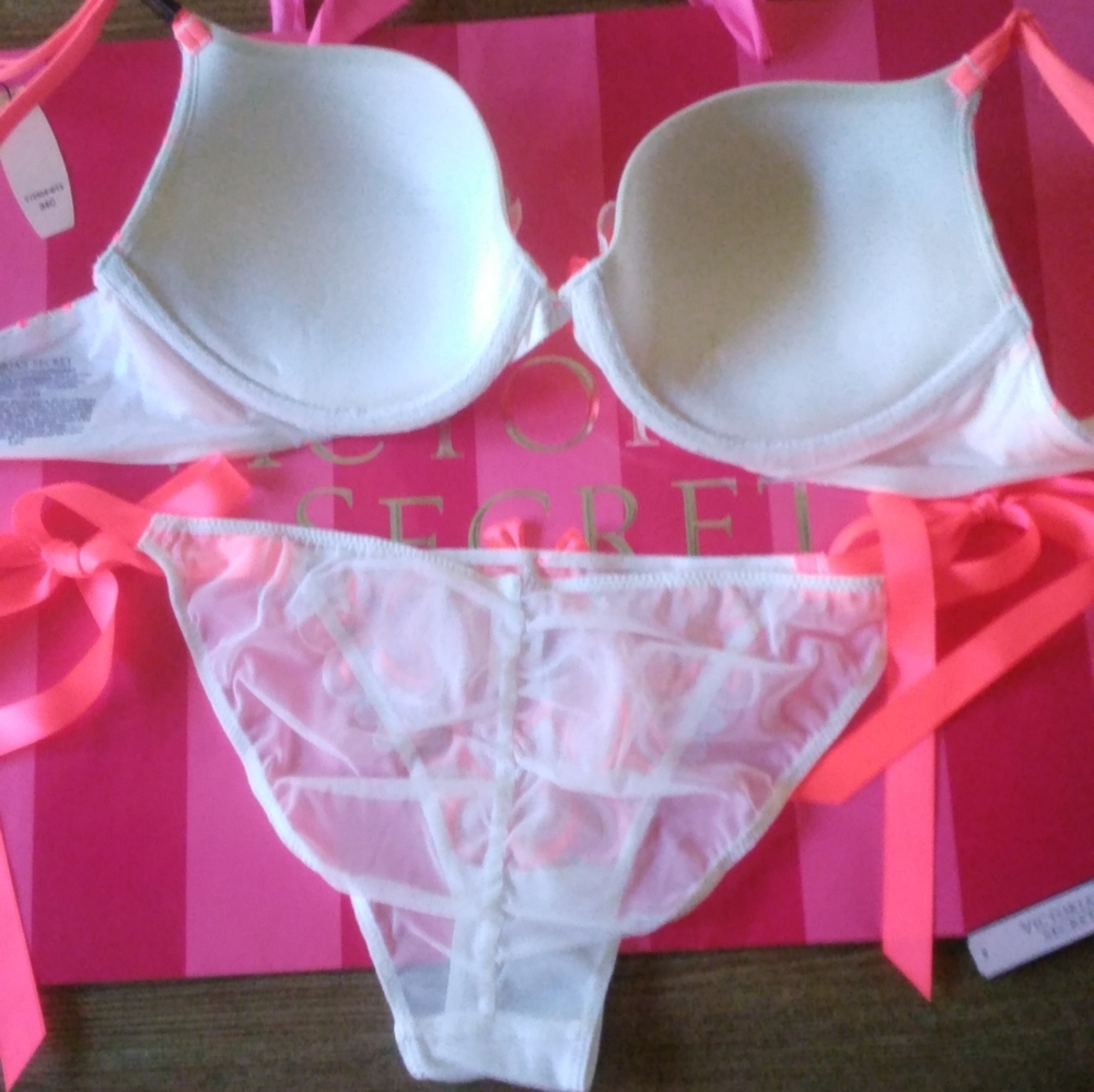 Victoria's Secret Stunning/Elegant Bra And Pantie Set! Panties-small Bra-34C - Picture 4 of 14